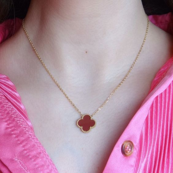 LAVISH CLOVER NECKLACE - RED