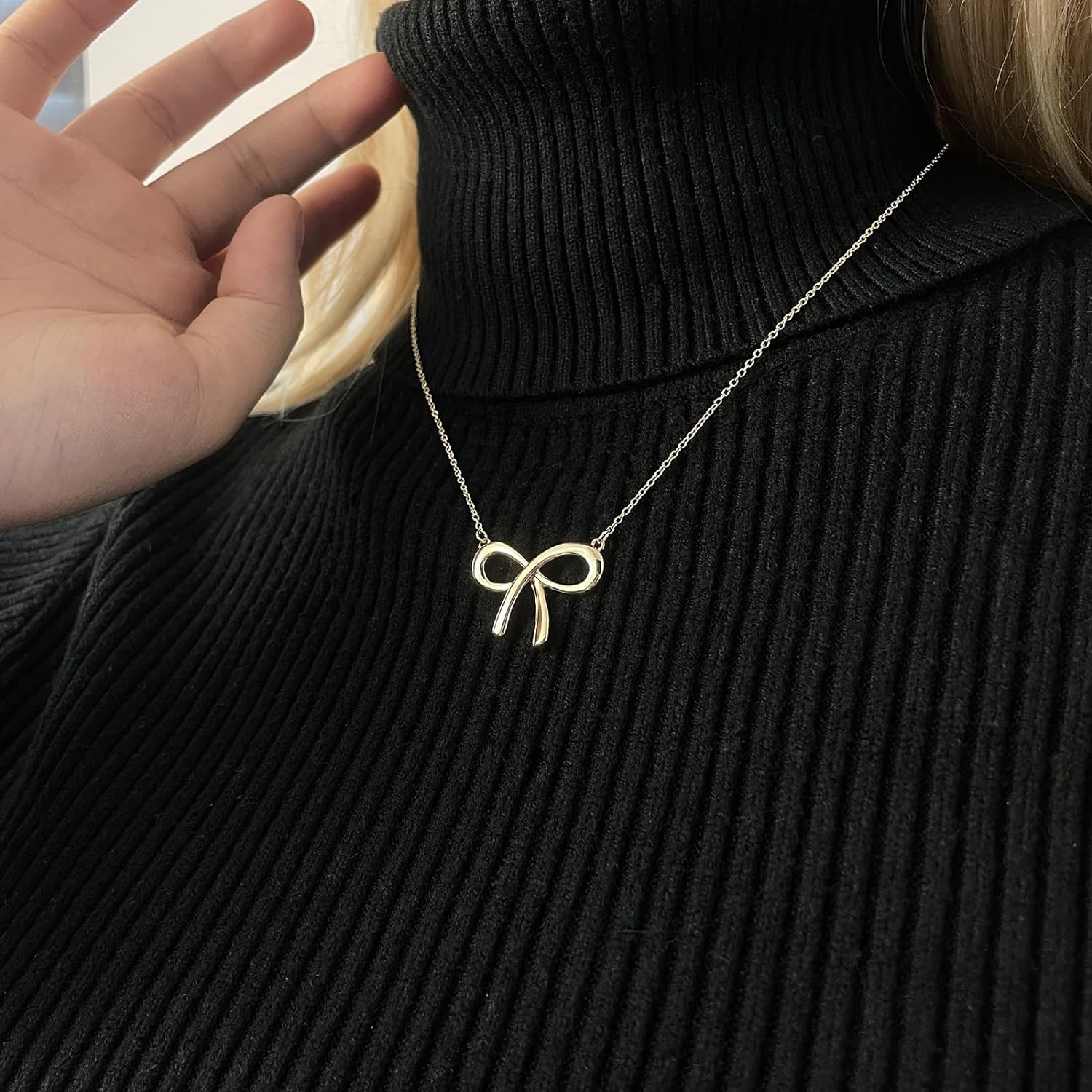 ETERNAL BOW NECKLACE