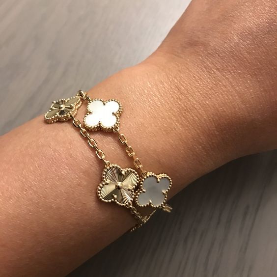 LUCKY GOLD FOUR-LEAF CLOVER BRACELET